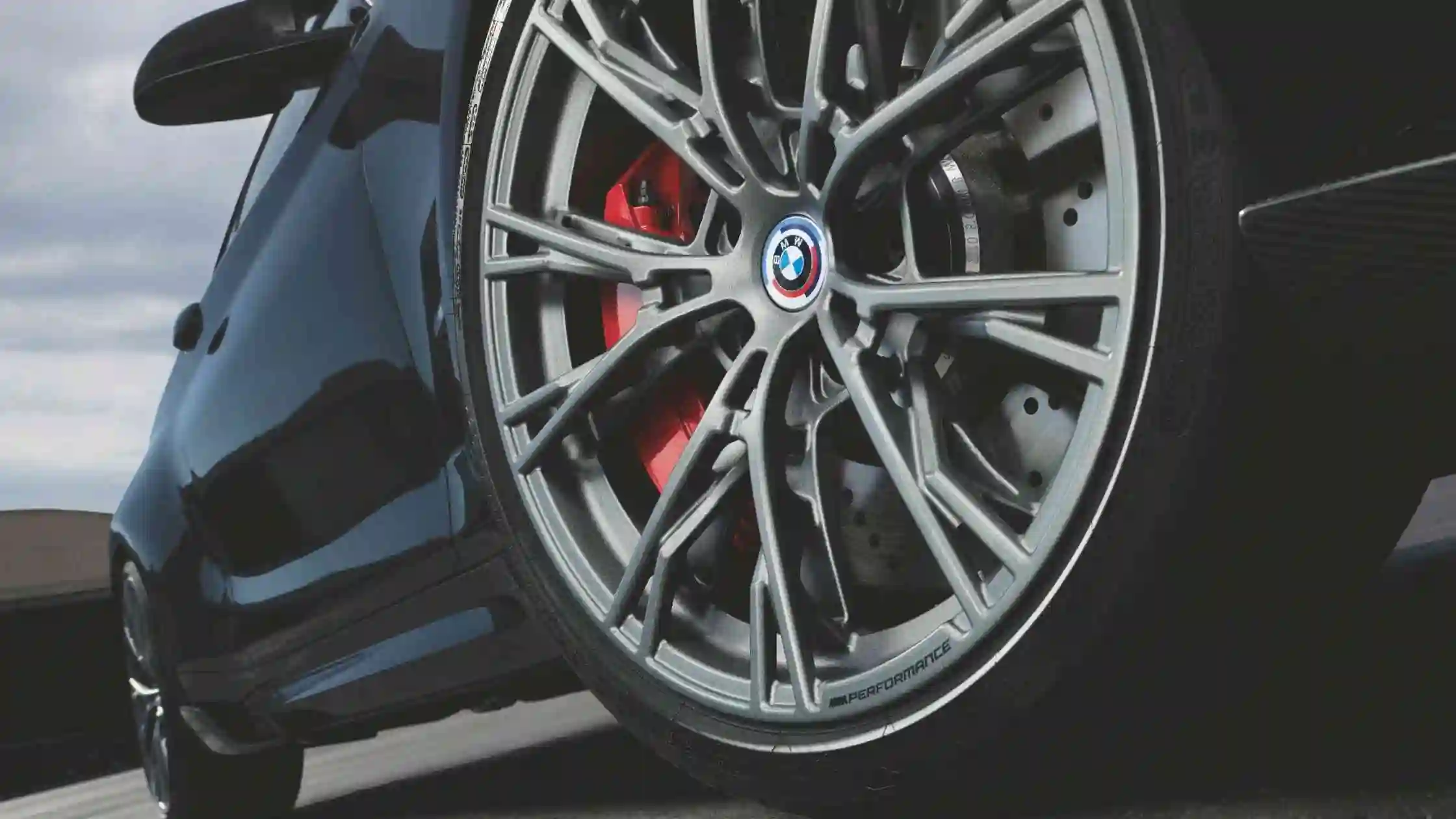 ОТКРЫТА ЗАПИСЬ НА СЕЗОННЫЙ ШИНОМОНТАЖ BMW В АВИЛОН