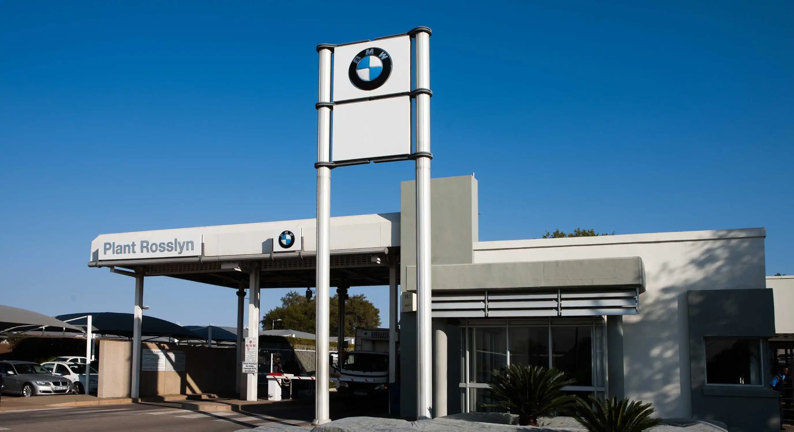BMW Group закрывает часть заводов и дилерских центров из-за коронавируса