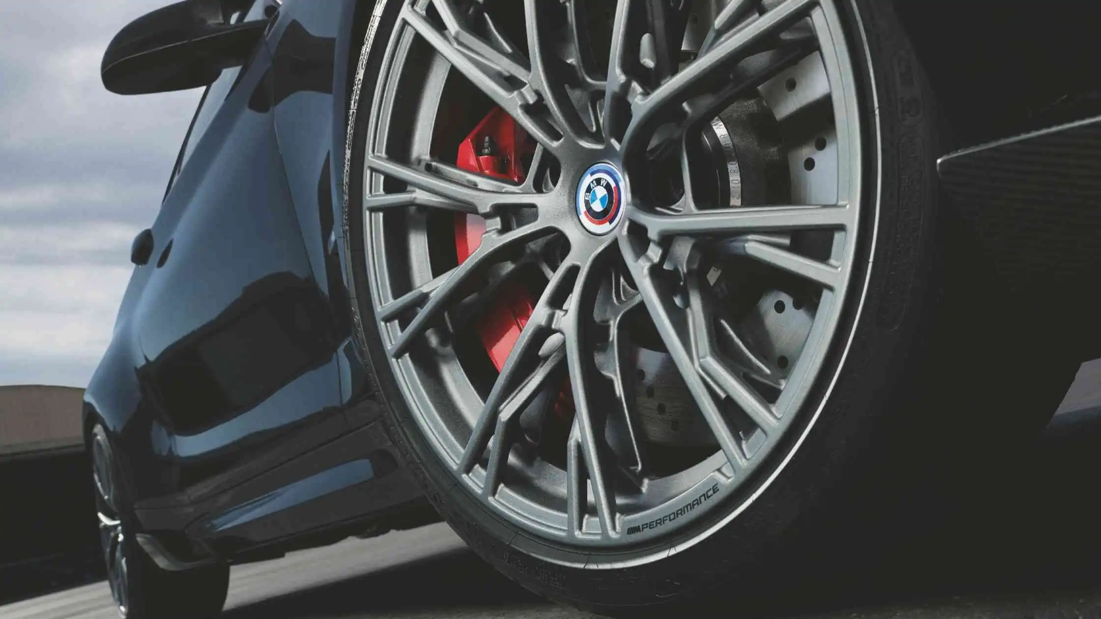 ОТКРЫТА ЗАПИСЬ НА СЕЗОННЫЙ ШИНОМОНТАЖ BMW В АВИЛОН